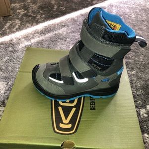 Keen boys waterproof winter boots NWT. Size 8 and 9 available